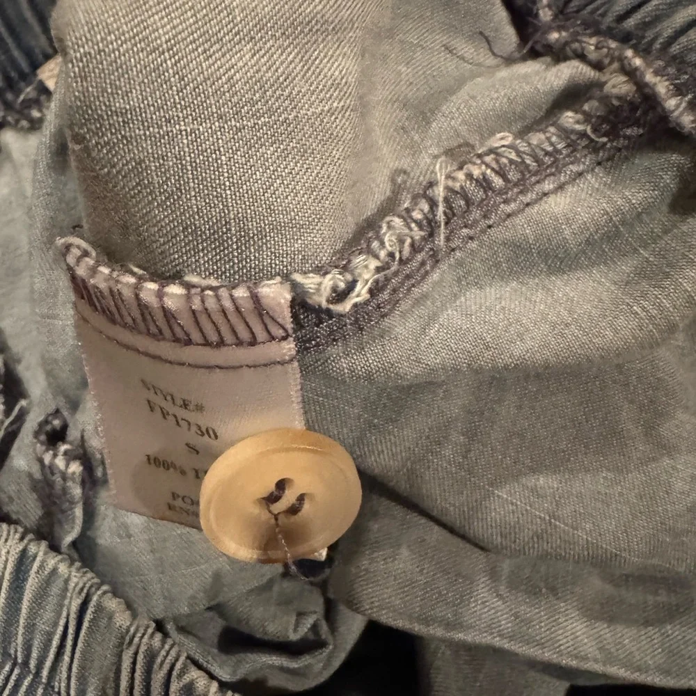 Dress Forum Los Angeles Women’s Light Wash Denim Cargo Joggers - Picture 5 of 12